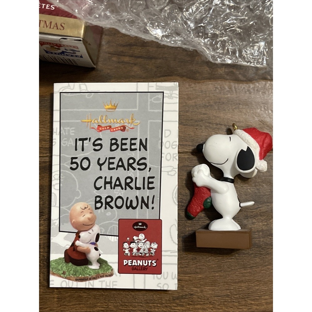 Hallmark Keepsake Ornament A Snoopy Christmas Snoopy #5 in Series 1999 - Picture 5 of 9